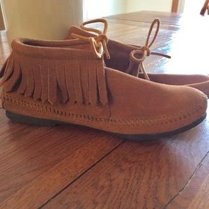MINNETONKA MOCCASINS Size 6.5
